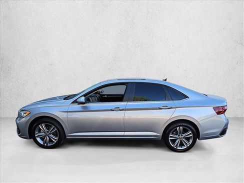 Used 2022 Volkswagen Jetta SE w/ Panoramic Sunroof Package FWD image 9