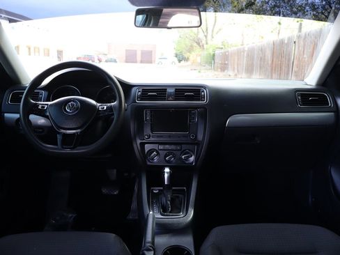 Used 2015 Volkswagen Jetta SE image 16