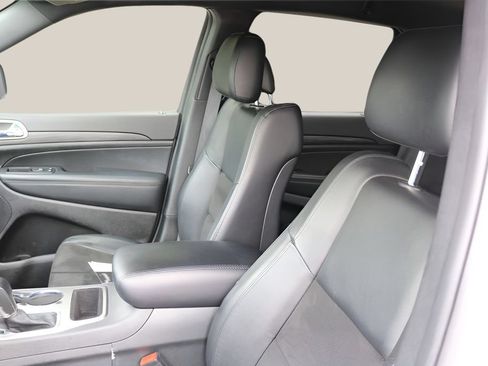 Used 2022 Jeep Grand Cherokee Laredo X RWD image 14