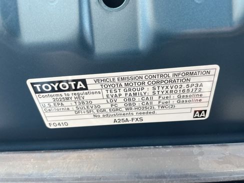 Used 2025 Toyota Camry SE image 39