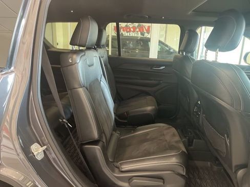 Used 2024 Jeep Grand Cherokee L Altitude image 23