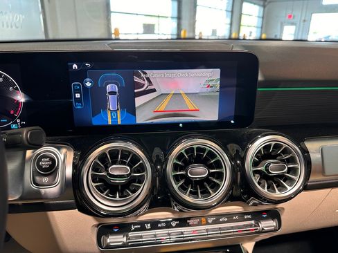 New 2025 Mercedes-Benz GLB 250 4MATIC image 11
