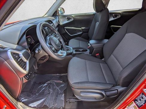 Used 2024 Kia Soul LX w/ Option Group 015 FWD image 15