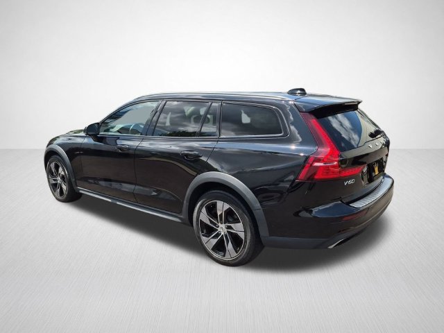 Used 2020 Volvo V60 T5 Cross Country AWD/4WD image 8