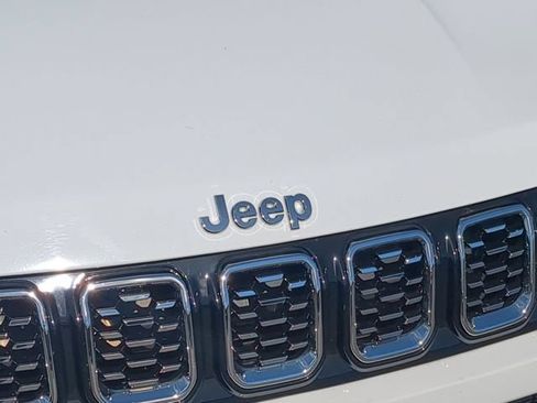 Used 2025 Jeep Compass Limited AWD/4WD image 11