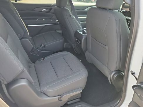 New 2026 Chevrolet Traverse LT image 17