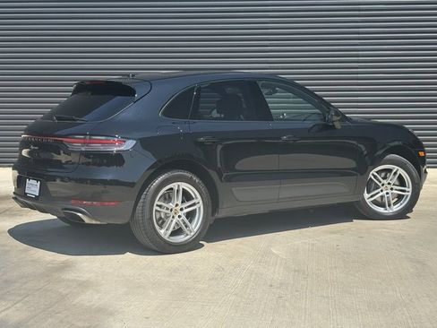 Certified 2021 Porsche Macan image 7