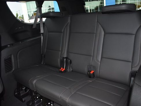 New 2026 Chevrolet Suburban High Country AWD/4WD image 17