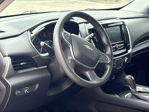 Used 2020 Chevrolet Traverse LS FWD image 16