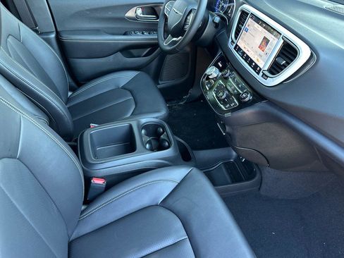 New 2026 Chrysler Voyager LX image 14