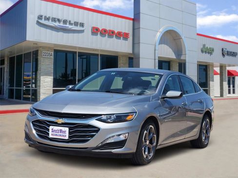 Used 2024 Chevrolet Malibu LT FWD image 2