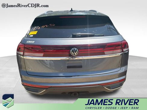 Used 2024 Volkswagen Atlas Cross Sport SE FWD image 5