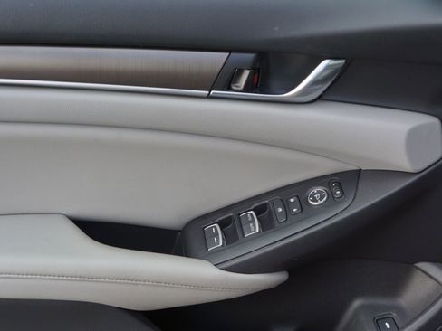 Used 2019 Honda Accord LX image 22