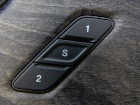 Used 2024 Jeep Grand Cherokee L Limited w/ Luxury Tech Group II image 40