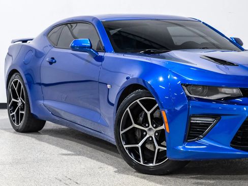 Used 2017 Chevrolet Camaro SS RWD image 10