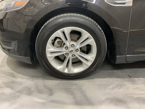 Used 2016 Ford Taurus SE image 6