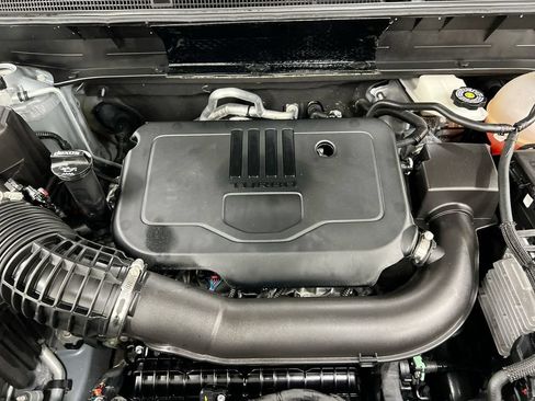Used 2023 GMC Acadia SLE FWD image 24