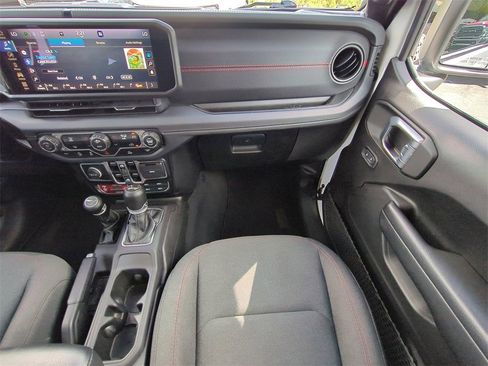 Used 2024 Jeep Wrangler Unlimited Rubicon image 17