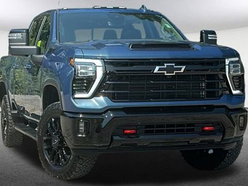 Used 2025 Chevrolet Silverado 2500 LTZ w/ LTZ Plus Package AWD/4WD image 2