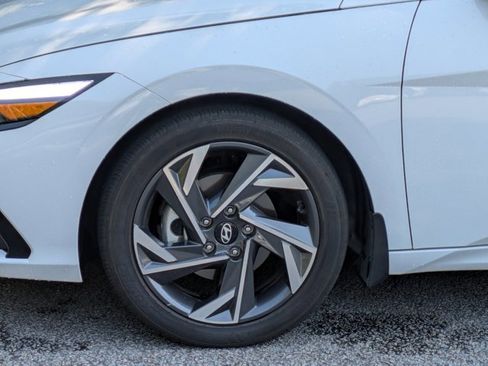 Used 2024 Hyundai Elantra SEL w/ Convenience Package FWD image 14