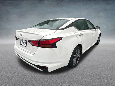 Used 2025 Nissan Altima 2.5 SV FWD image 30