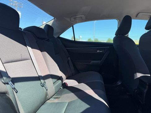 Used 2018 Toyota Corolla LE image 14