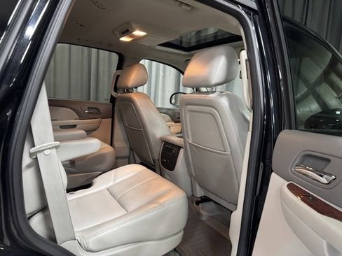 Used 2011 GMC Yukon SLT w/ SLT-2 Equipment Package image 13