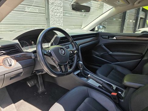Used 2020 Volkswagen Passat 2.0T SEL FWD image 3