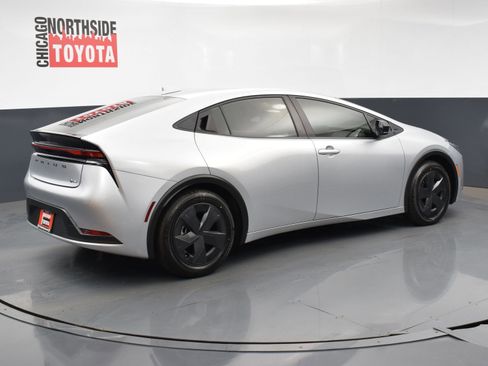 Used 2025 Toyota Prius LE image 4