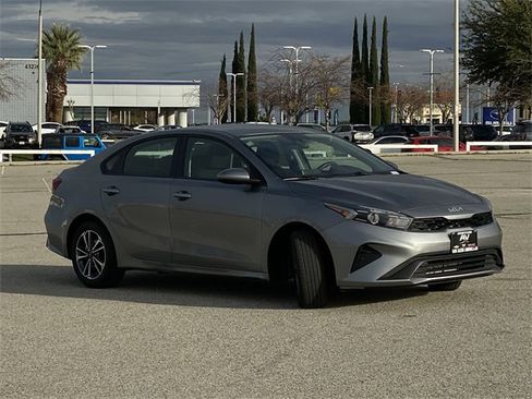 Used 2024 Kia Forte LXS image 3