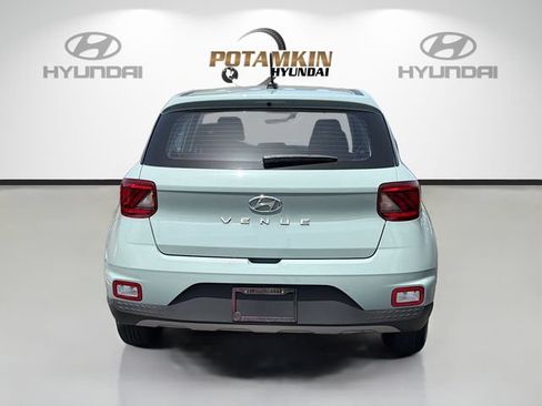 Certified 2025 Hyundai Venue SE FWD image 6