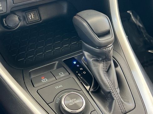 Certified 2025 Toyota RAV4 LE AWD/4WD image 21