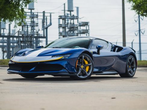 Used 2022 Ferrari SF90 Stradale AWD/4WD image 1