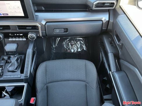 Certified 2025 Toyota 4Runner SR5 AWD/4WD image 19