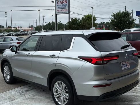 Used 2024 Mitsubishi Outlander ES image 6