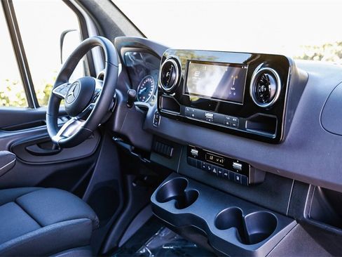 Used 2024 Mercedes-Benz eSprinter 170 Cargo image 11