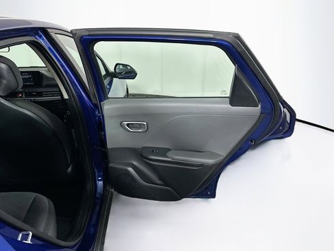 Used 2025 Kia K4 LXS image 31