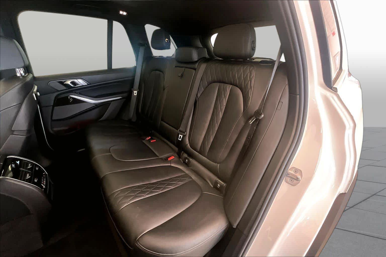 Used 2025 BMW X5 xDrive50e AWD/4WD image 18