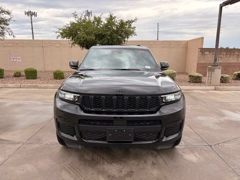 Used 2025 Jeep Grand Cherokee L Laredo RWD image 4