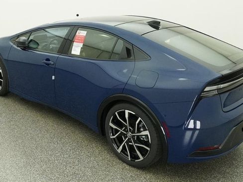 New 2026 Toyota Prius Plug-In Hybrid FWD image 5