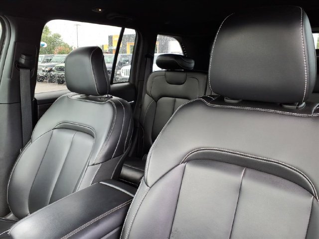 Used 2025 Jeep Grand Cherokee Limited w/ Black Appearance Package AWD/4WD image 21