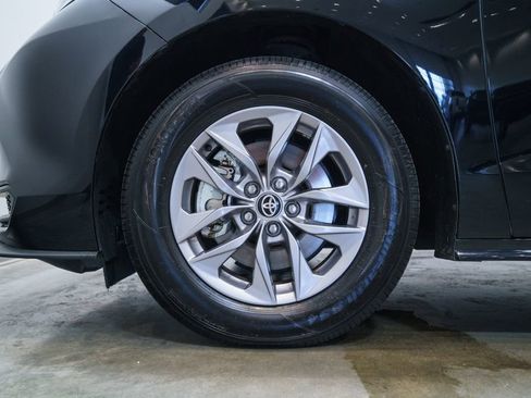 Certified 2026 Toyota Sienna LE FWD image 9