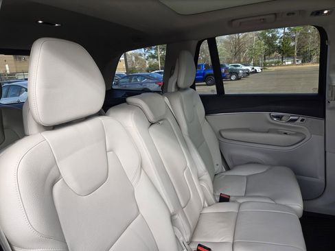Used 2020 Volvo XC90 T5 Momentum image 24