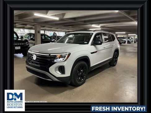 Used 2024 Volkswagen Atlas Peak Edition SE image 1