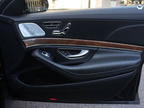 Used 2015 Mercedes-Benz S 550 4MATIC Sedan image 31