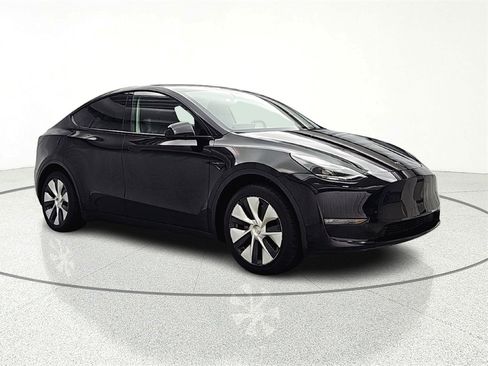 Used 2023 Tesla Model Y Long Range image 1