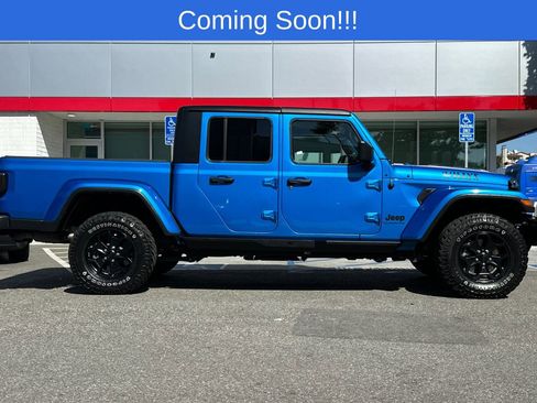 Used 2022 Jeep Gladiator Sport AWD/4WD image 3