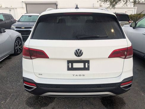 Used 2024 Volkswagen Taos SE image 4
