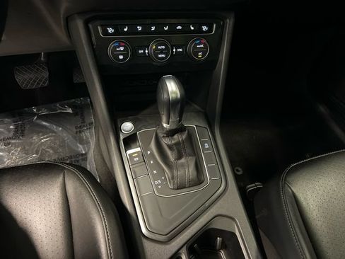 Used 2018 Volkswagen Tiguan SE w/ Panoramic Sunroof Package FWD image 27