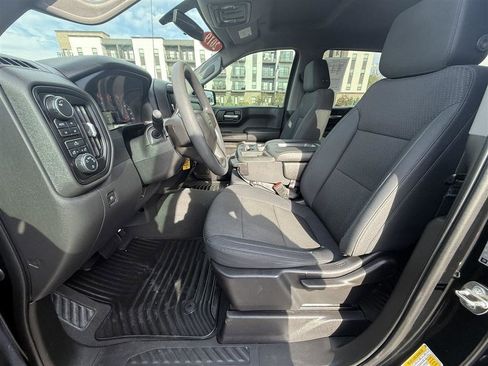 Used 2019 Chevrolet Silverado 1500 Custom Trail Boss AWD/4WD image 17